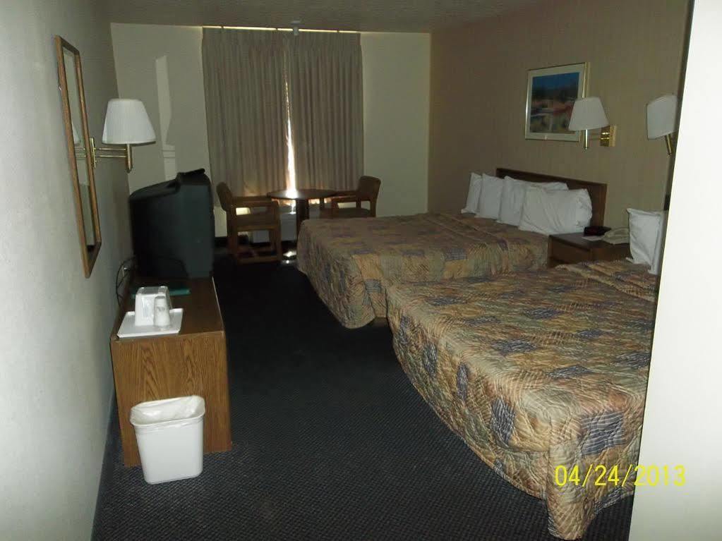 Americas Best Value Inn & Suites Fort Collins Exterior foto