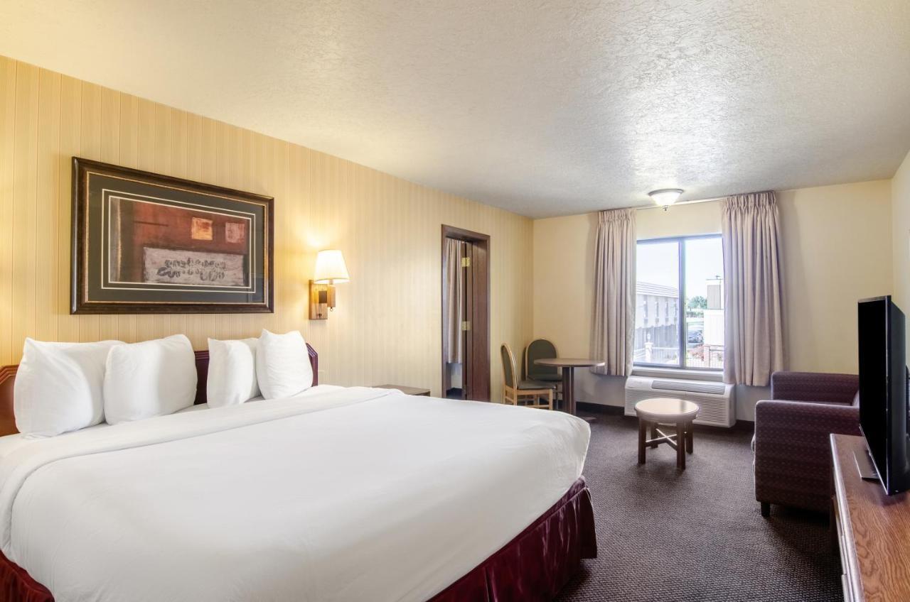 Americas Best Value Inn & Suites Fort Collins Exterior foto